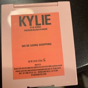 Kylie Cosmetics Makeup - We’re going shopping blush ✨ Kylie Cosmetics Makeup - We’re going shopping blush ✨